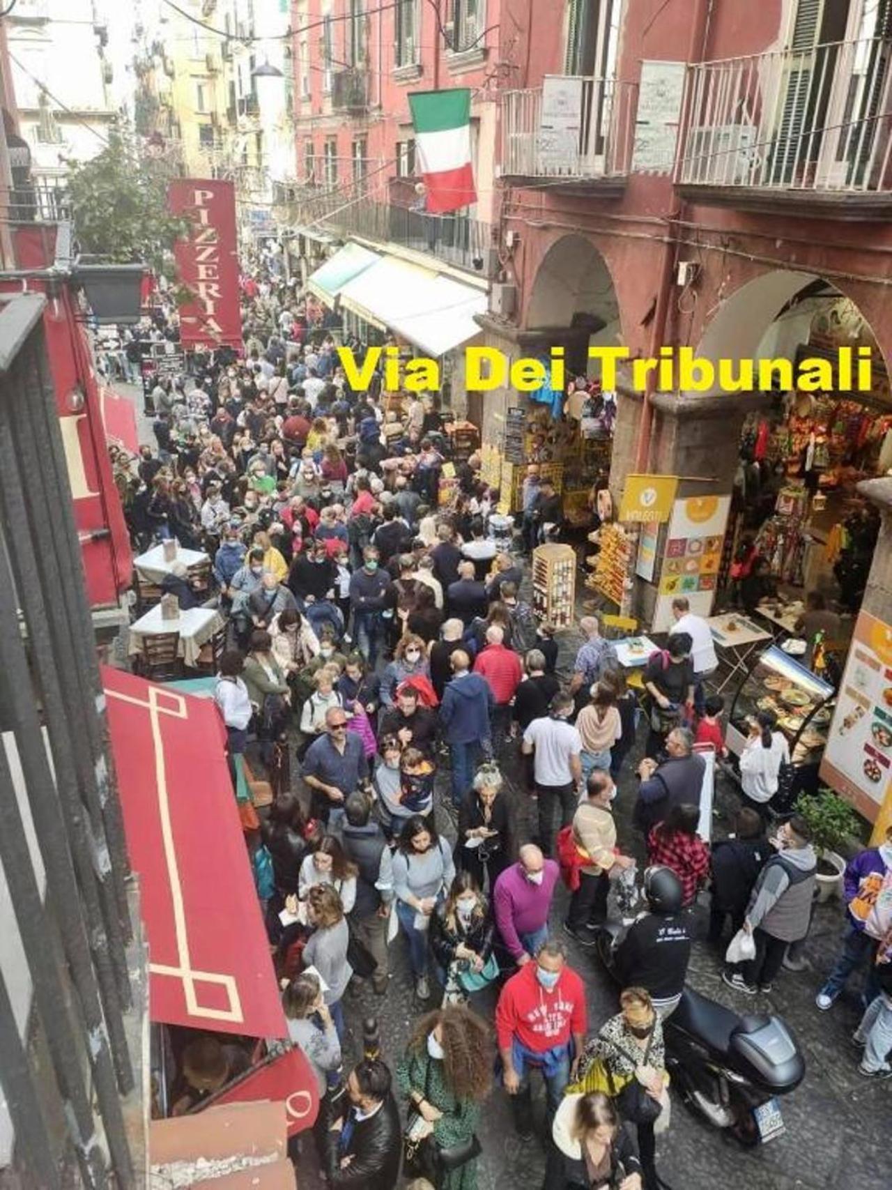 Alloggio in famiglia La Dimora Di Partenope Napoli